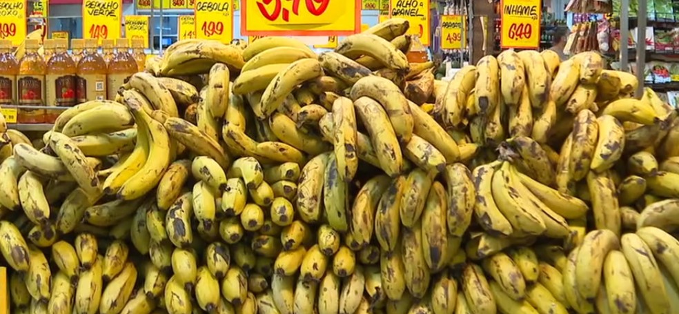Banana foi o &uacute;nico produto que teve queda em Natal &mdash; Foto: Reprodu&ccedil;&atilde;o/TV Anhanguera