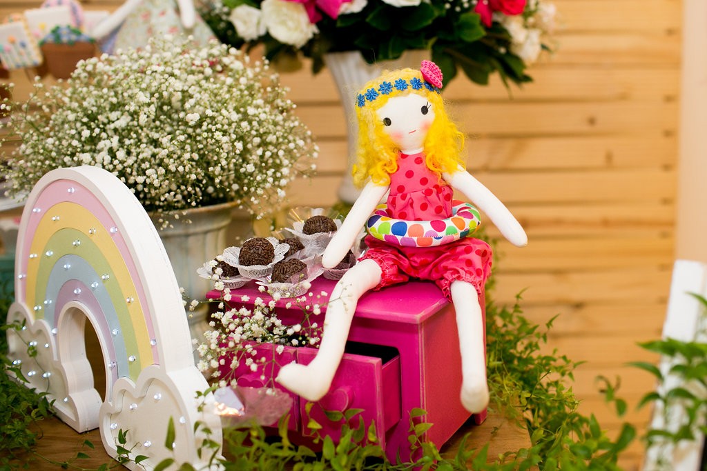 As bonequinhas de pano faziam parte da decoração (Foto: Reprodução / Karin Michels Photography)