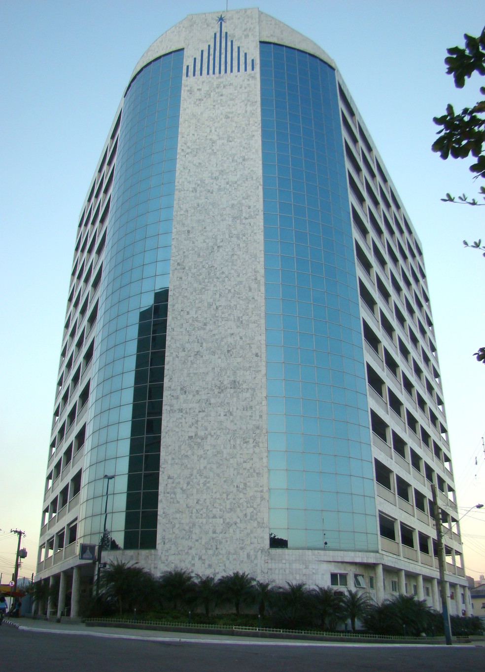 Cemitério Vertical Metropolitano oferece espaço moderno