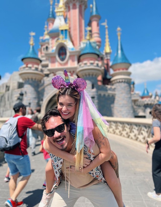 Viih Tube se diverte na Disney Paris em viagem com Eliezer (Foto: Reprodução Instagram)