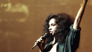 Gal Costa durante show em 1994 — Foto: Leonardo Aversa/Agência O Globo