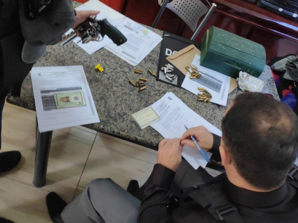 Policiais civis cumprem mandados de prisão e de busca em oito cidades do oeste paranaense — Foto: Polícia Civil/Divulgação
