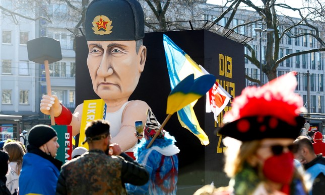 Protesto contra Vladimir Putin em Colônia, na Alemanha