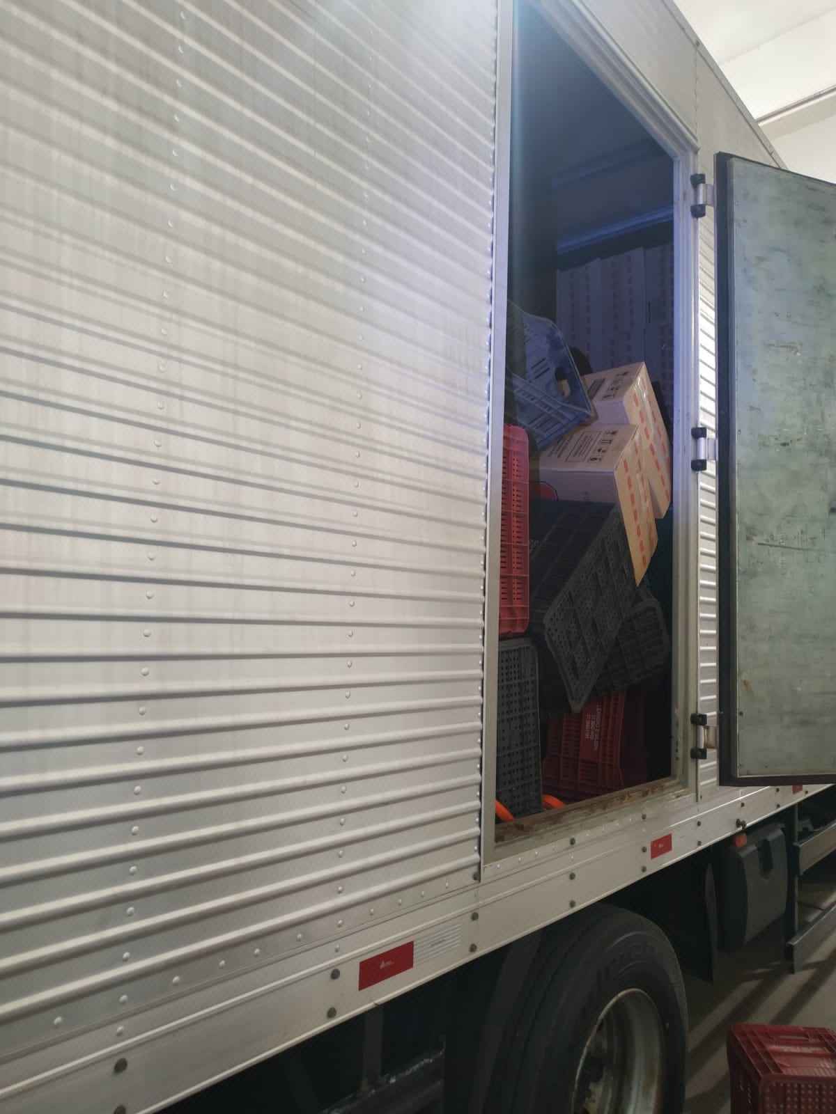Caminhão carregado com 300 caixas de cigarros é apreendido na BR-135, em Montes Claros