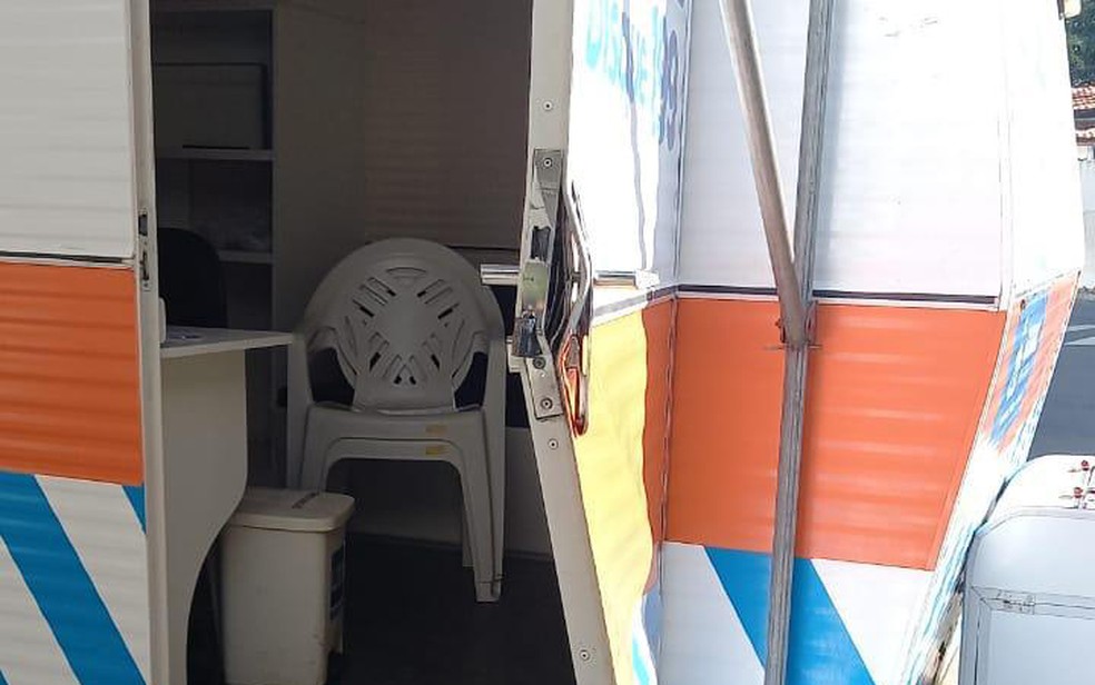 Estrutura foi arrombada na madrugada desta ter&ccedil;a &mdash; Foto: Adriana Oliveira/TV Bahia