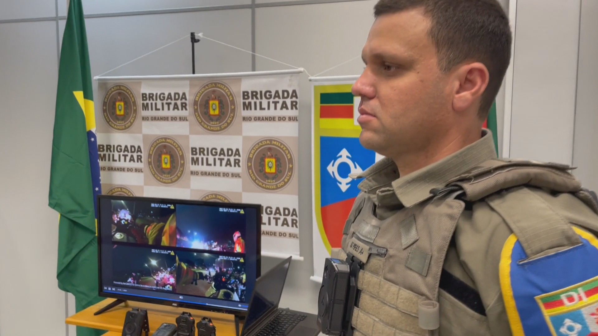 Policiais militares de Porto Alegre devem contar com câmeras no uniforme até o final de 2022, diz BM