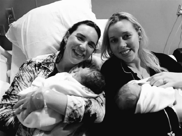 Irmãs dão à luz com 90 minutos de diferença  (Foto: Reprodução Parents Today/Ashley Carruth)