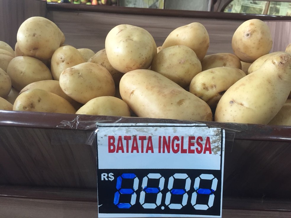 Batata foi um dos alimentos qeu mais aumentaram de preço na Ceasa do Ceará nesta quinta (Foto: Alana Araújo/TVM)