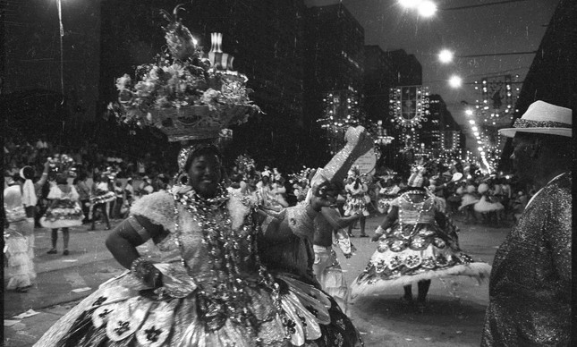 Dona Ivone durante desfile da Império Serrano em 1972