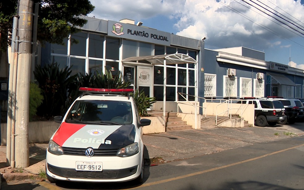 Suspeito foi levado para a delegacia da Polícia Civil de Indaiatuba. — Foto: Toni Mendes/EPTV