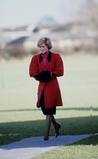 Princesa Diana chegando em Milton Keynes, na Inglaterra, para uma visita a um hospício local