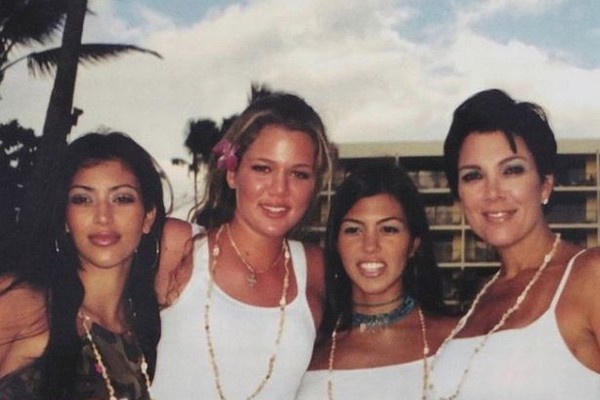 Kim, Khloé, Kourtney Kardashian e Kris Jenner (Foto: Instagram)