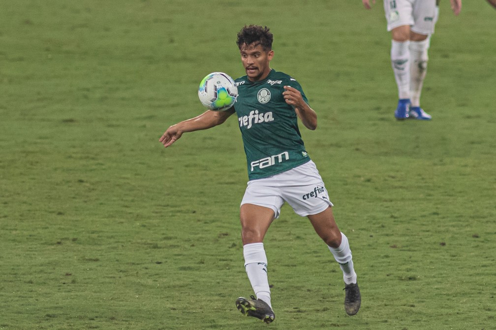 Scarpa aprova improvisação na lateral, mas lamenta erros em derrota do Palmeiras