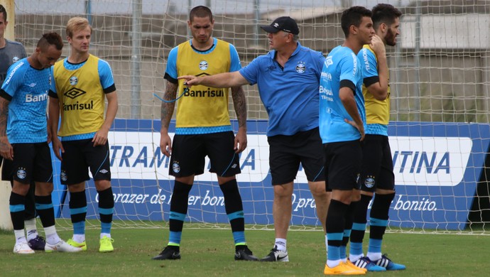 Felipão confirma time com Braian e pede atenção à bola parada de Baier