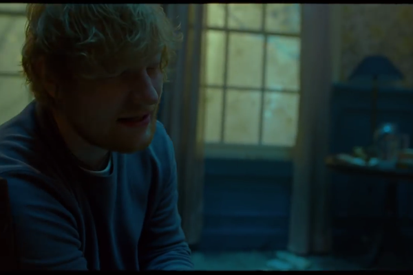 Ed Sheeran em cena do clipe em que canta com Eminem (Foto: Reprodução)