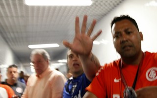 Vestiário do Inter tem confusão com gandulas e discussão na Arena
