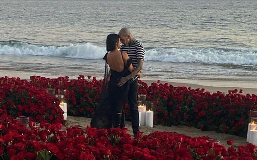 Kourtney Kardashian e Travis Barker ficam noivos: "Para sempre"