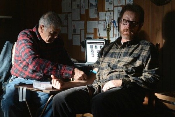 Robert Forster e Bryan Cranston em cena de Breaking Bad (Foto: Reprodução)