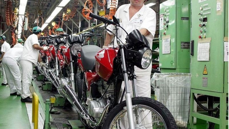 Fabricantes Honda, Dafra, Triumph e J. Toledo chegaram a parar temporariamente a produção em Manaus (Foto: Agência Brasil)