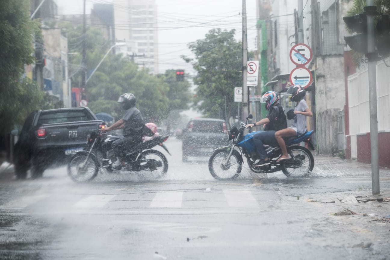 Ceará deve ter chuvas em todas as regiões até a próxima quinta-feira; veja previsão do tempo