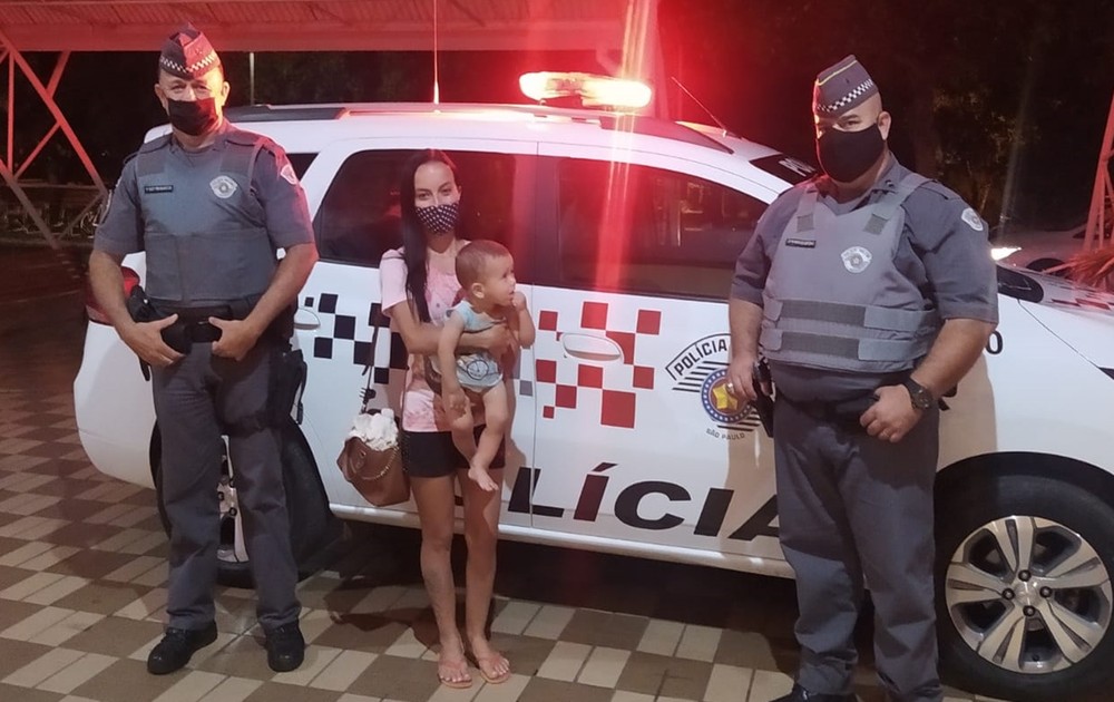 Aprenda o que fazer quando uma criança se engasgar