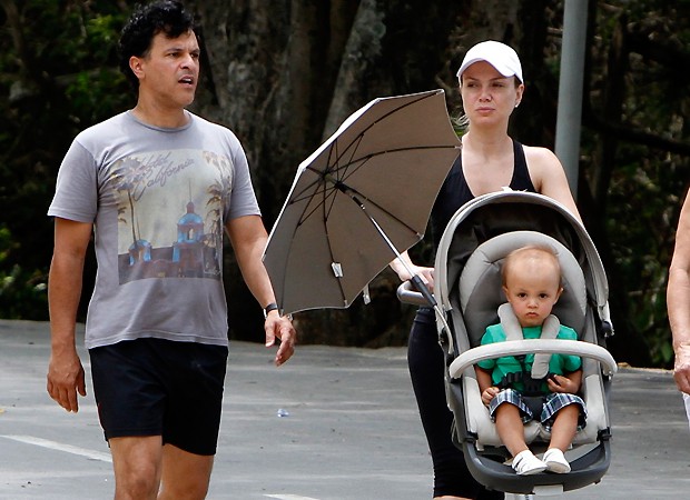 Eliana em passeio com a família (Foto: Foto Rio News)