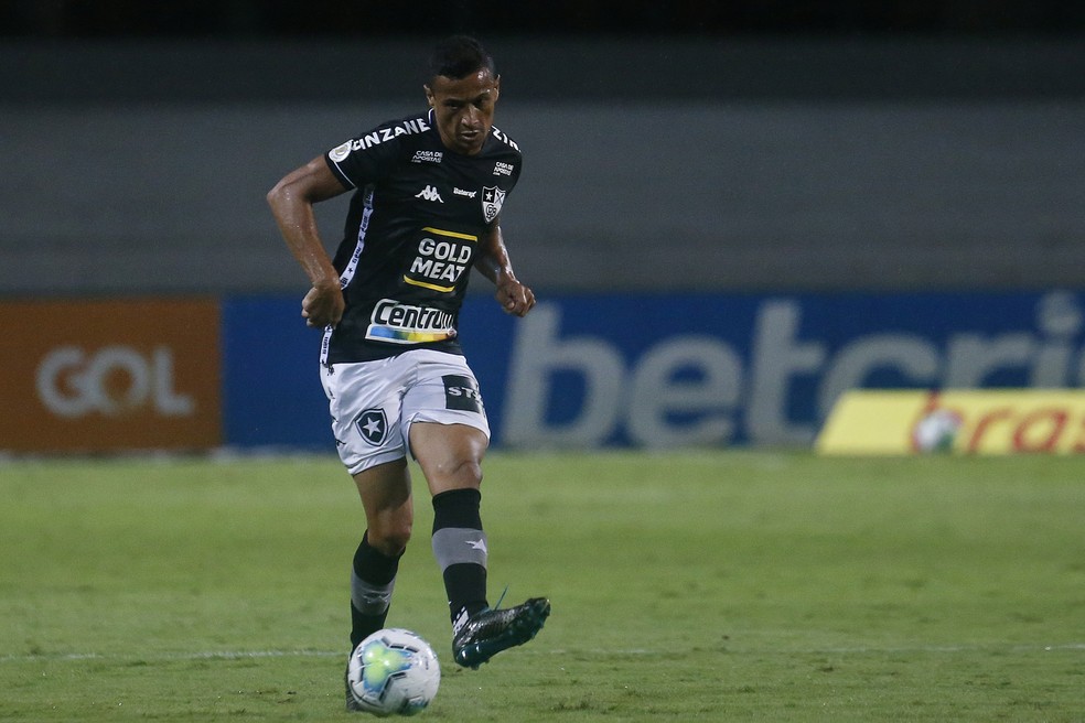 Cícero deixou o Botafogo em 2021 — Foto: Vitor Silva/Botafogo
