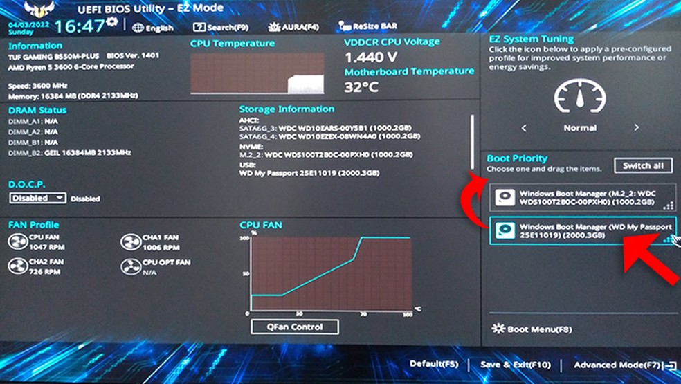 É possível alterar o dispoitivo que é prioridade na inicialização do computador na tela de configuração da BIOS — Foto: Reprodução/Rafael Leite