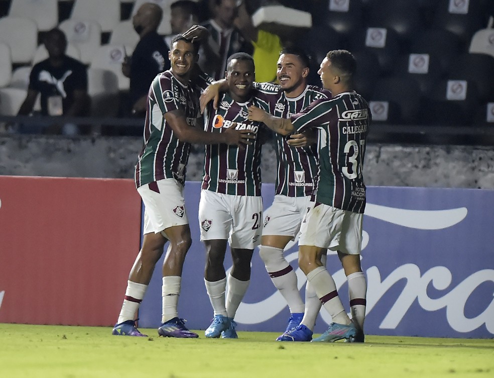 Cris Silva, Arias, Willian e Calegari comemoram gol do Fluminense sobre o Millonarios na Libertadores — Foto: André Durão/ge