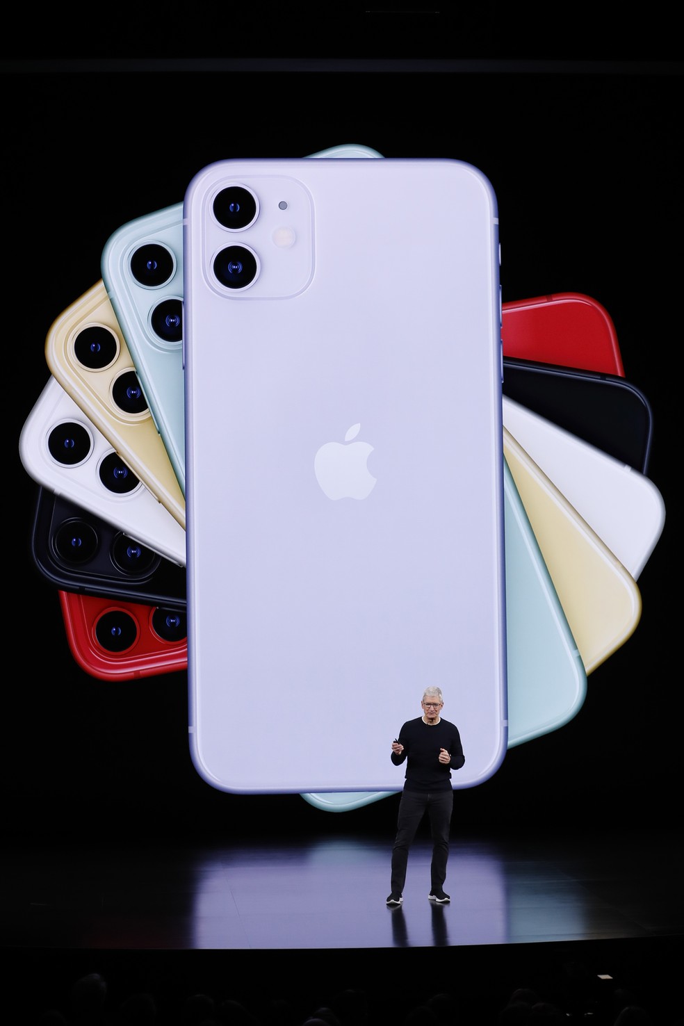 Tim Cook, CEO da Apple, apresenta o iPhone 11 durante evento na Califórnia  — Foto: REUTERS/Stephen Lam
