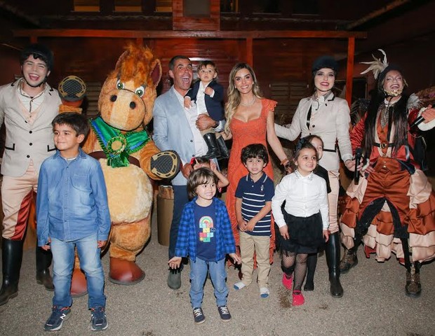 Doda Miranda e Denize Severo celebram primeiro aniversário de filho com festa temática (Foto: Brazil News)