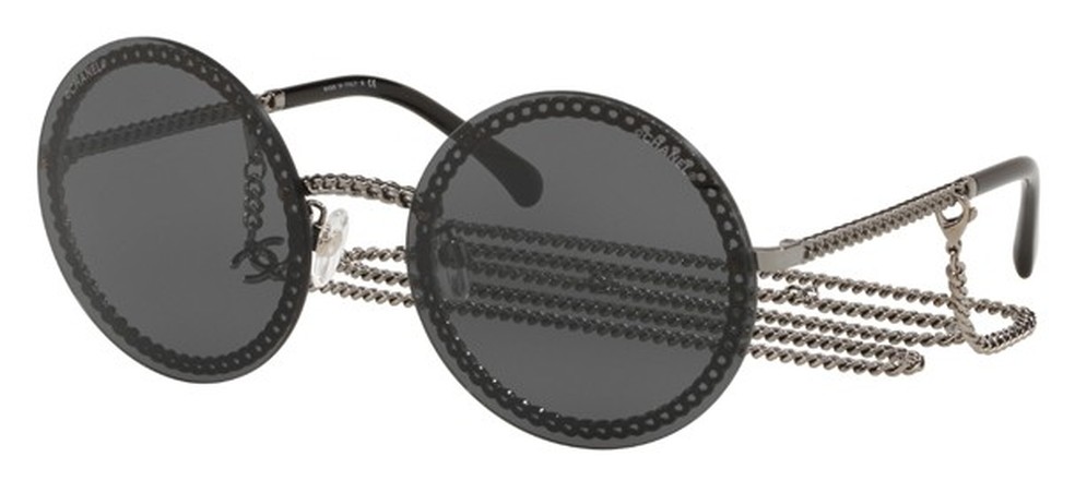 Você vai querer usar os óculos de sol com cordinhas da Chanel | News |  Glamour