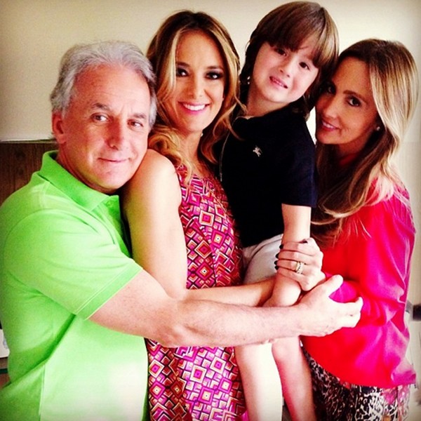 Ticiane Pinheiro com a família de Otávio Mesquita (Foto: Reprodução / Instagram)