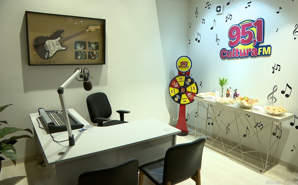 Novo estúdio da Rádio Cultura FM no Center Shopping, em Uberlândia — Foto: Reprodução/TV Integração