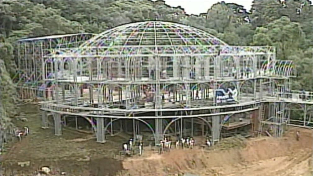 A Ópera de Arame durante construção, na década de 1990 — Foto: Arquivo/RPC