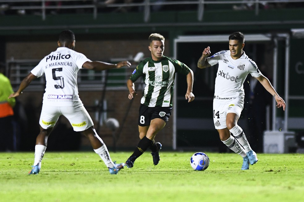 Giuliano Galoppo, do Banfield, volante na mira do São Paulo — Foto: Getty Images