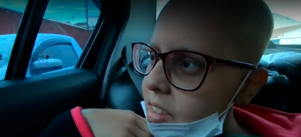 Fernanda Ribeiro, também de 14 anos, que foi diagnosticada com cinco tumores — Foto: Reprodução/RPC