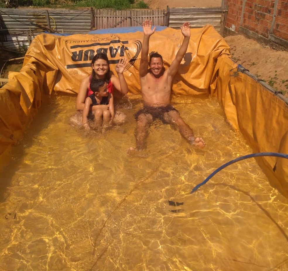 Sem Ver Os Sobrinhos Ha 40 Dias Tio Improvisa Piscina Dentro De Cacamba No Ac Sao Como Filhos Acre G1