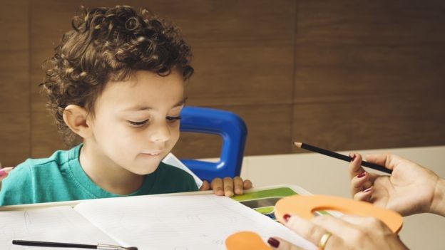Para diretor da OCDE, Brasil deveria focar em investir no ensino fundamental, em vez de gastar três vezes mais com alunos universitários (Foto: GISELLEFLISSAK/GETTY IMAGES via BBC News Brasil) Para diretor da OCDE, Brasil deveria focar em investir no ensino fundamental, em vez de gastar três vezes mais com alunos universitários (Foto: GISELLEFLISSAK/GETTY IMAGES via BBC News Brasil)