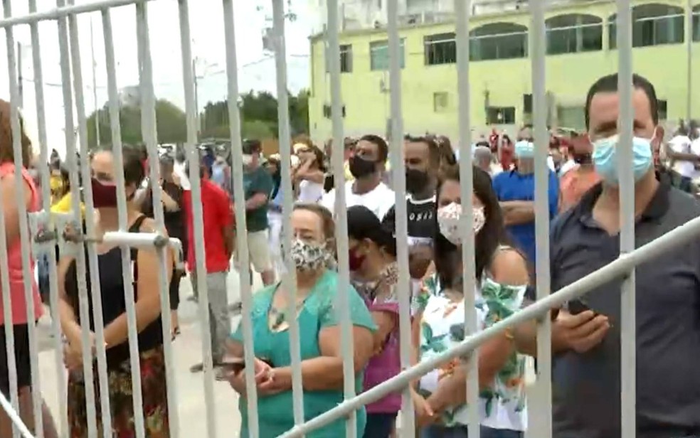 Fiéis de Nossa Senhora Aparecida em Bom Jesus da Lapa, no oeste da Bahia — Foto: Reprodução/TV Bahia