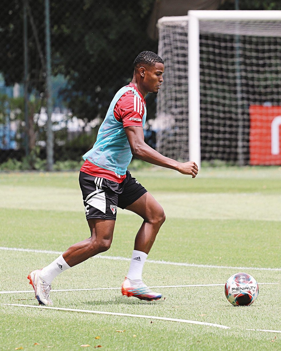 Nathan em treino do São Paulo — Foto: Divulgação