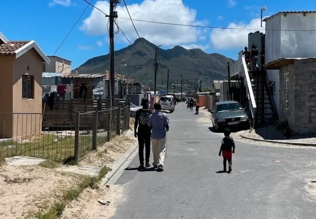 Um quarto dos residentes no município de Masiphumelele, ao sul da Cidade do Cabo, tem HIV (Foto: via BBC News Brasil)