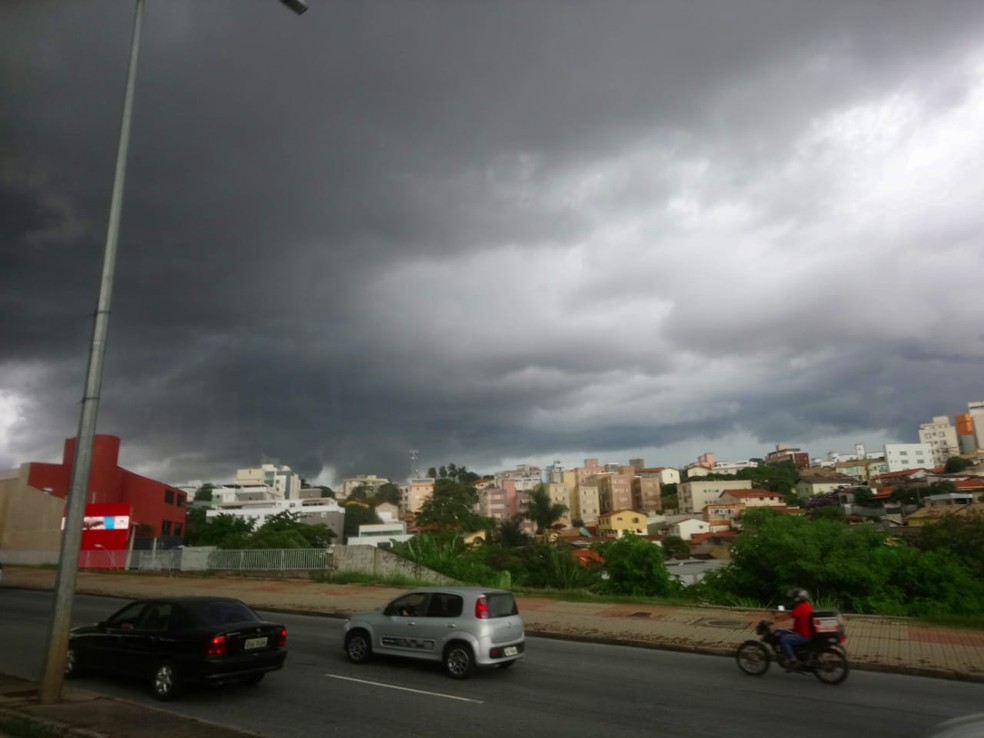 BH tem alerta de mais chuvas até quarta-feira (29) — Foto: Lucas Franco/TV Globo