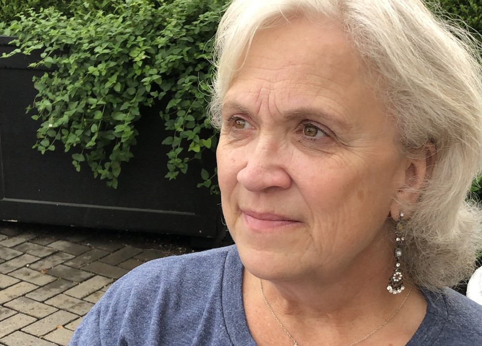 Catherine St. Clair criou grupo de apoio para quem descobriu não ser filho biológico de seu pai — Foto: BBC