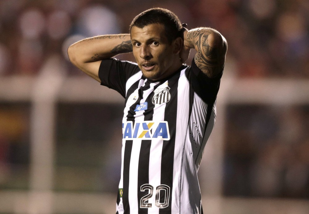 Titular do Santos, Vecchio foi contratado pelo Corinthians, mas nunca jogou