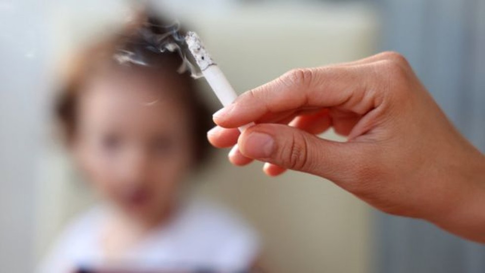 Crianças são mais vulneráveis ao fumo de terceira mão — Foto: GETTY IMAGES/BBC