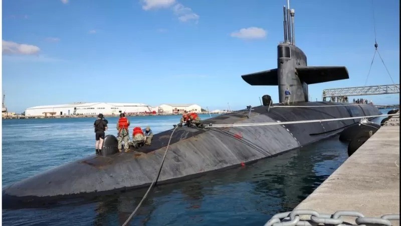O submarino nuclear USS Nevada pode ficar submerso no oceano por semanas (Foto: US NAVY)