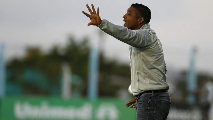 Roger elogia atuação em vitória por confiança e tranquilidade no Gauchão