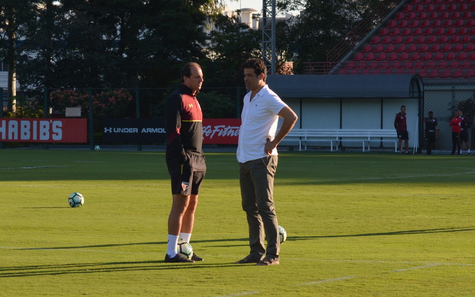 Raí faz primeira visita ao time do São Paulo como dirigente