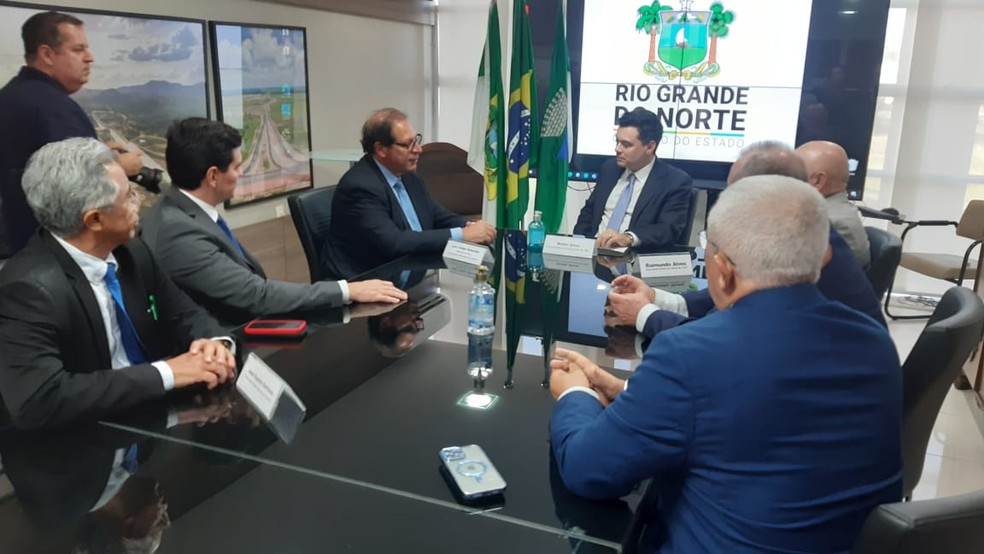 Encontro com do vice-governador Walter Alves, atual governador em exerc&iacute;cio, com o ministro do CNJ, Lu&iacute;s Felipe Salom&atilde;o &mdash; Foto: S&eacute;rgio Hernique Santos/Inter TV Cabugi